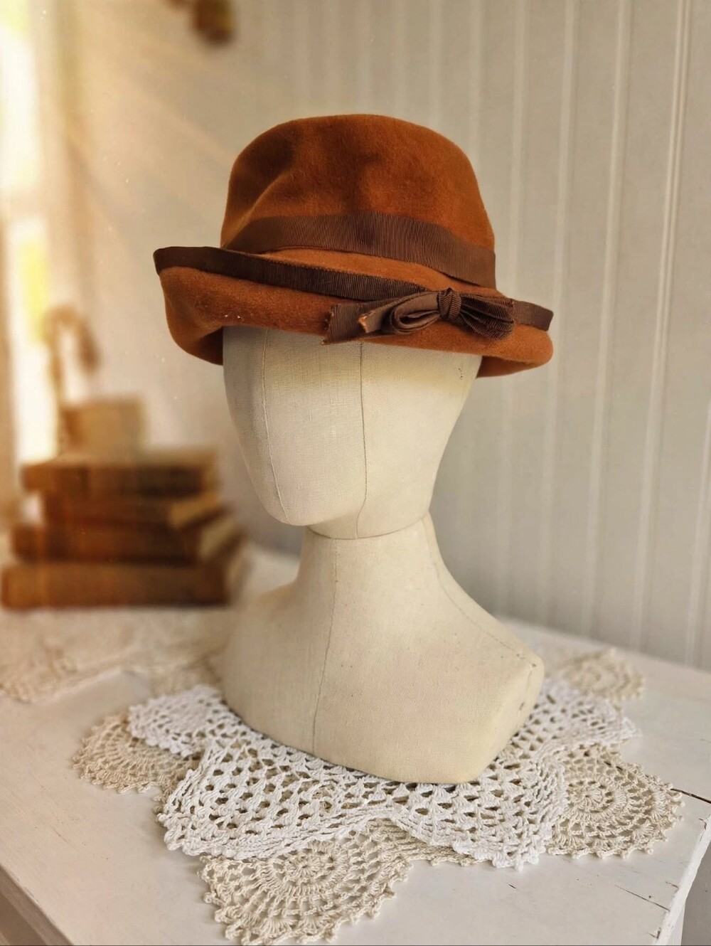 Vintage 1950s Brown Velour Fedora Hat Finest Imported Czechoslovakia Bow Accent